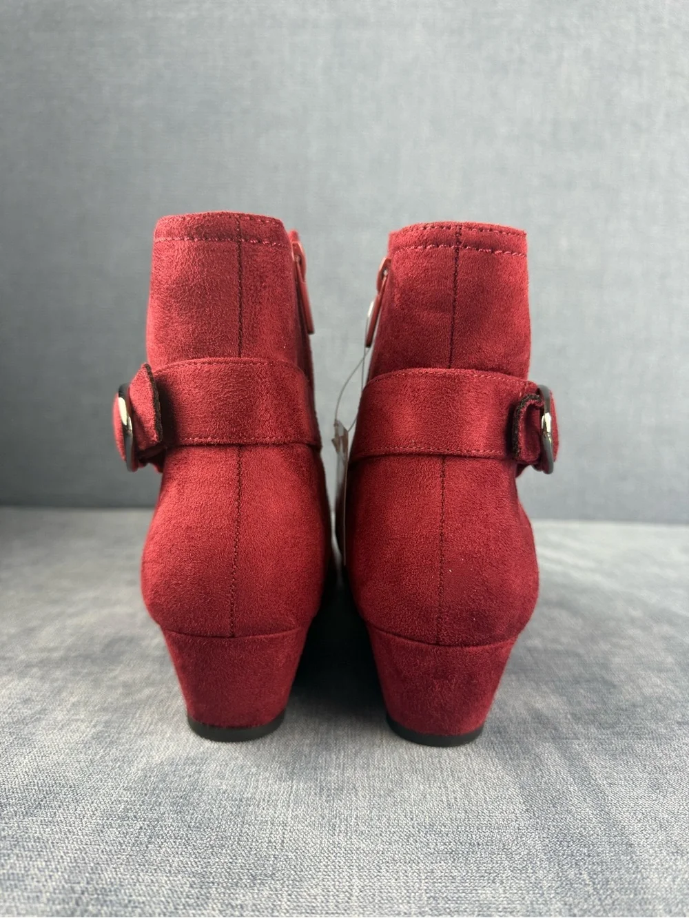 East 5th Women’s Roland Wedge Heeled Ankle Booties SZ 8.5M Red Faux Suede New